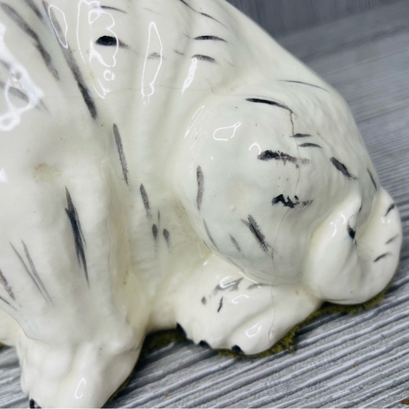 Bull dog ceramic figurine statue that’s judging you perfect bathroom decoration - Picture 10 of 14